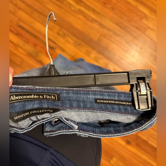 Abercrombie & Fitch Classic Blue Flared Women Jeans - Picture 3 of 6